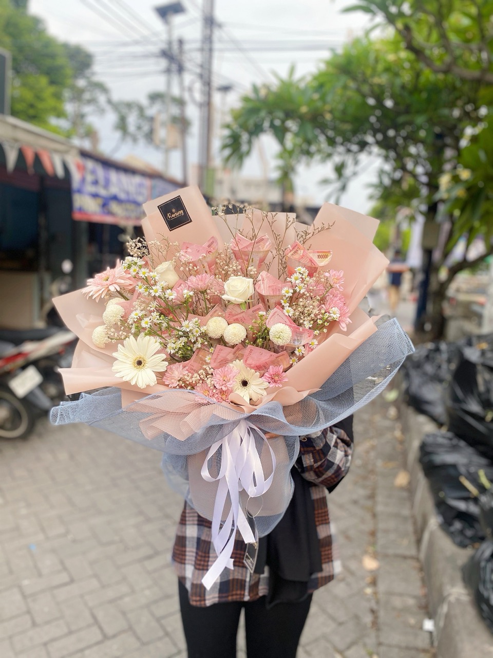 Money Bucket Fresh Flower MON-O6RTV